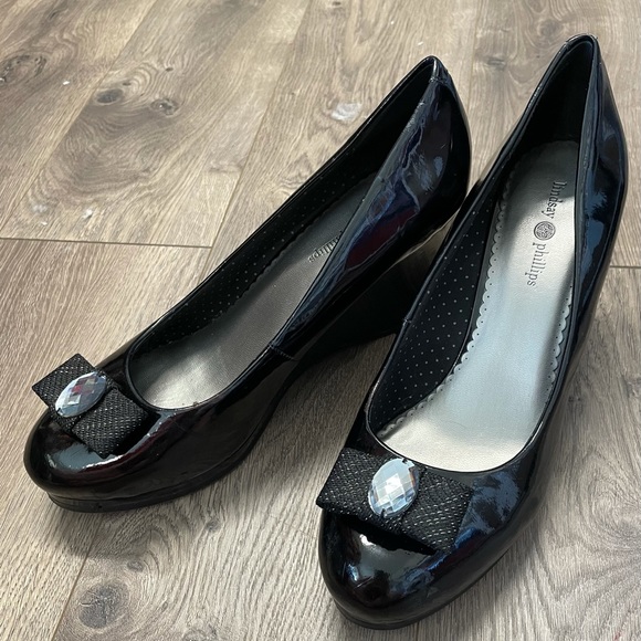 Lindsay Phillips changeable patent wedge - Picture 2 of 13